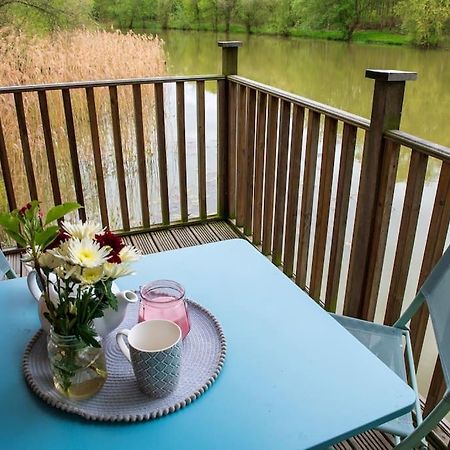 Lakeside Cabin On Stilts- 'Kingfisher' Rous Lench Экстерьер фото